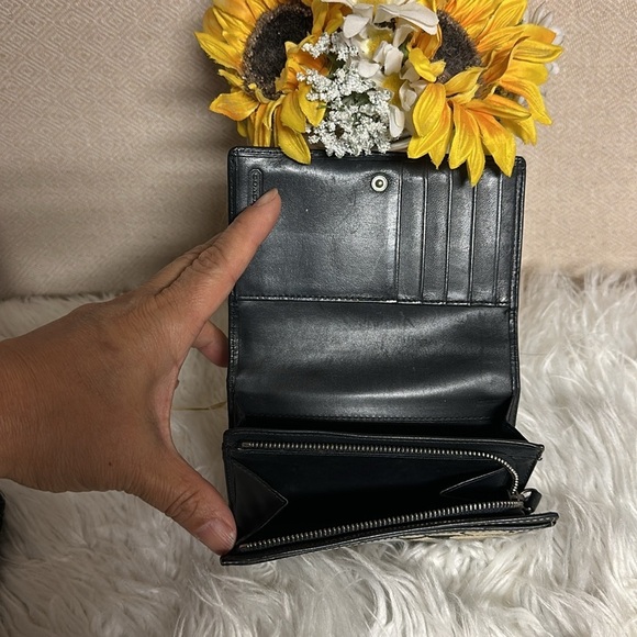 Coach‎ y2k signature C wallet 2 compartment inside zip card holder *callouts* - Picture 2 of 10